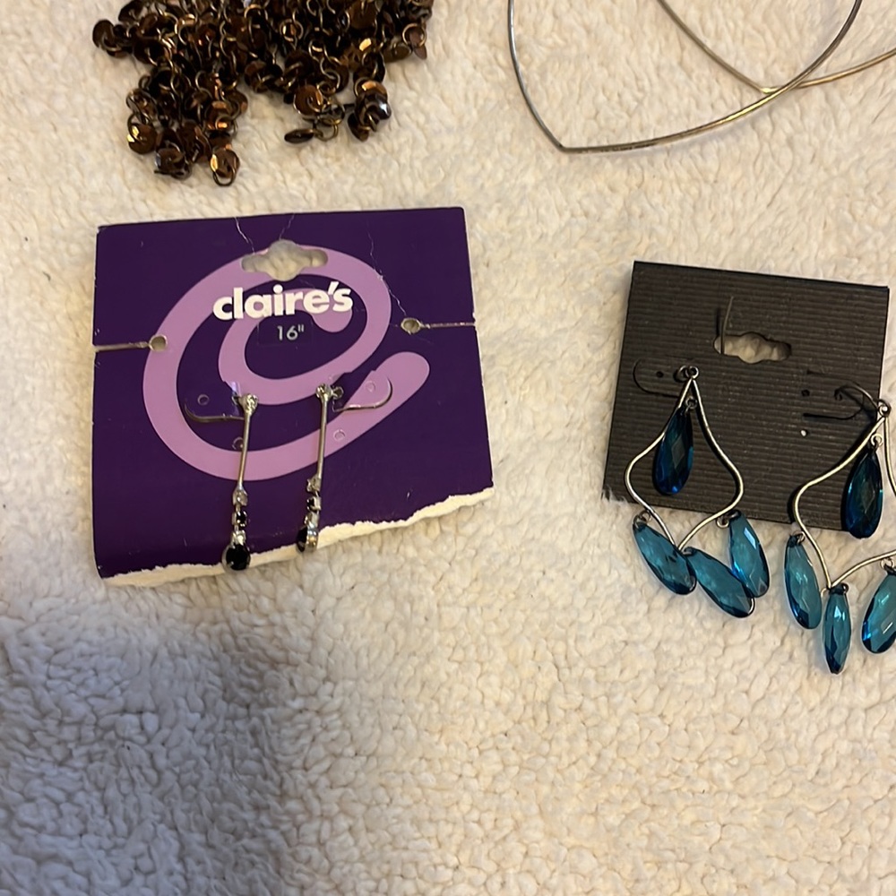 Earring bundle 3/$10 - Picture 4 of 5